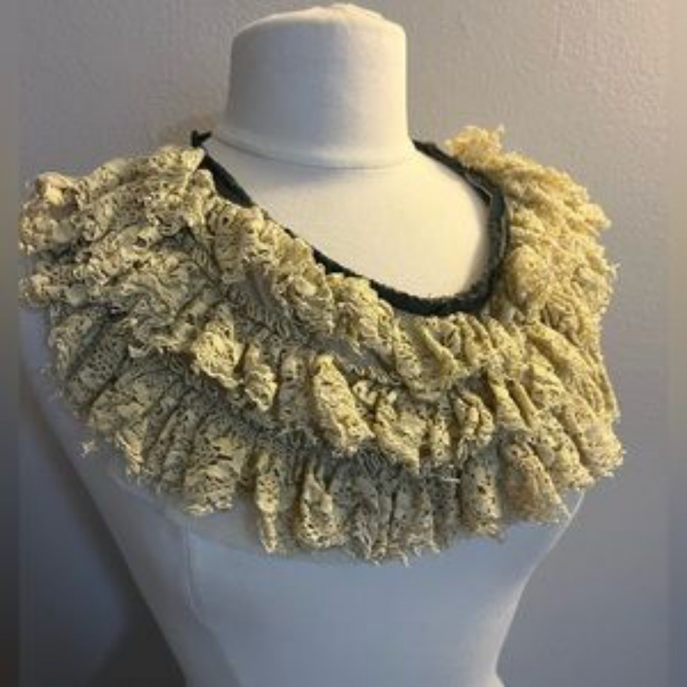 MP Vivaldi jabot